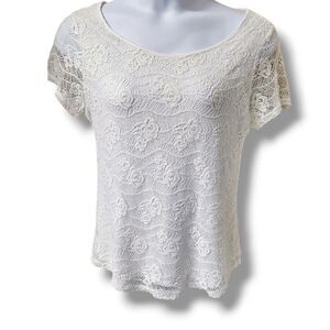 LEO & NICOLE M size white short  And A  Lace Overlay Size M